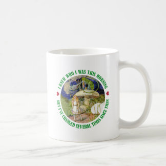 CANECA DE CAFÉ ALICE DIZ, EU SABIA QUEM EU ERA ESTA MANHÃ