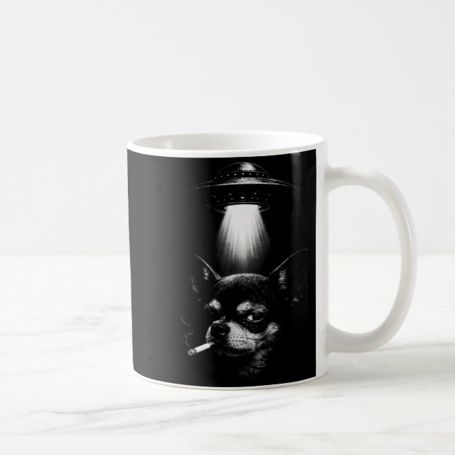Caneca De Café Alien Dog Smoking Cigarette Ufo Tee Funny Chihuahu (Direita)