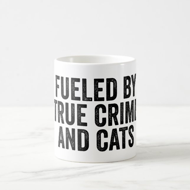 Caneca De Café Alimentado Por Crime Verdadeiro E Gatos (Centro)