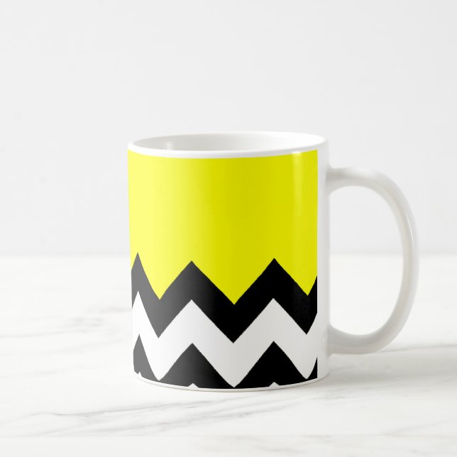 Caneca De Café Amarelo Brilho Moderno com Chevron Preto e Branco (Direita)