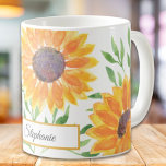 Caneca De Café Amarelo personalizado Girassóis Cores d'água<br><div class="desc">Esta caneca única é decorada com girassóis de cor amarela e folhas verdes estão sobre fundo branco. Facilmente personalizável com seu nome. Porque nós criamos nosso próprio trabalho de arte você não encontrará essa imagem exata de outros designers. Original Watercolor © Michele Davies.</div>