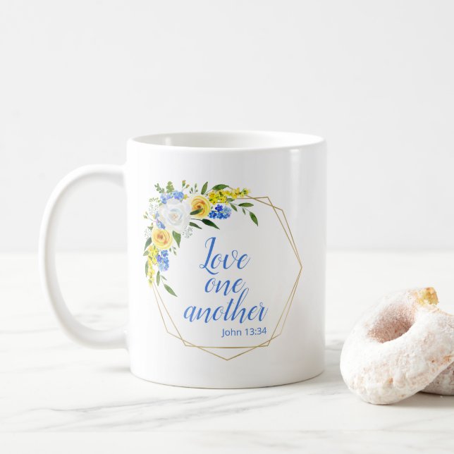 Caneca De Café Amem uns aos outros Floral (Com Donut)