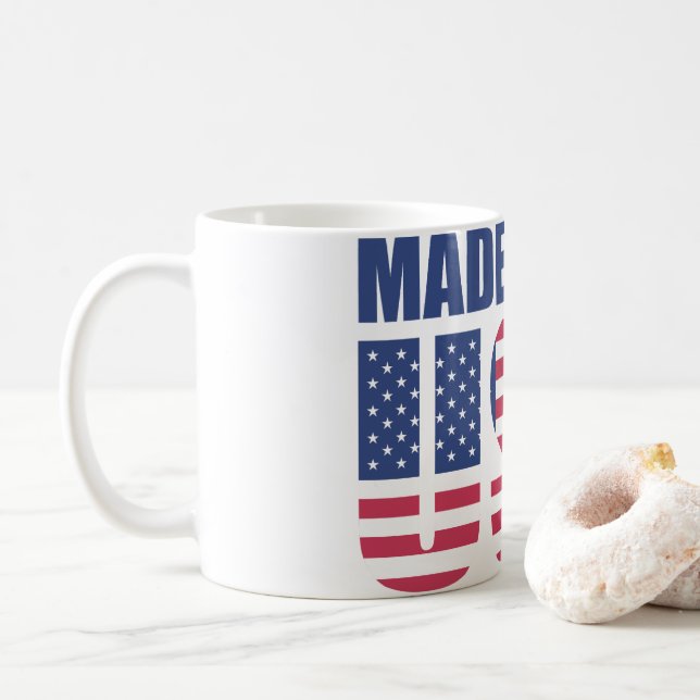 Caneca De Café American Flag "MADE" Typography Mug - Patriotic (Com Donut)