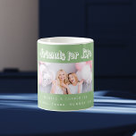 Caneca De Café Amigos atribuem nomes de fotos verdes<br><div class="desc">Um fundo verde sábio de cor. Personalize e adicione a sua própria fotografia, selecione o(s) seu(s) melhor(s) amigo(s) e o local do evento. O texto: Amigos pela Vida é escrito com um roteiro de estilo moderno. Perfeito como presente para você ou como presente de aniversário ou de Natal para seus...</div>