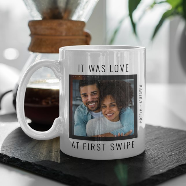 Caneca De Café Amor no primeiro Swipe Online Casal Namorados Mug (Criador carregado)