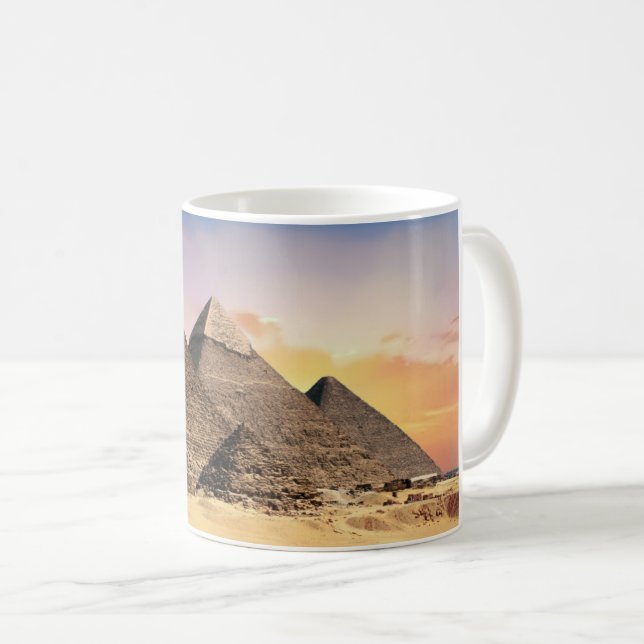 Caneca De Café Ancient Giza Pyramids at Sunset - Classic Ceramic  (Frente Esquerda)