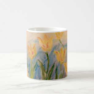 Caneca De Café Andar na ponta dos pés entre os Tulipas