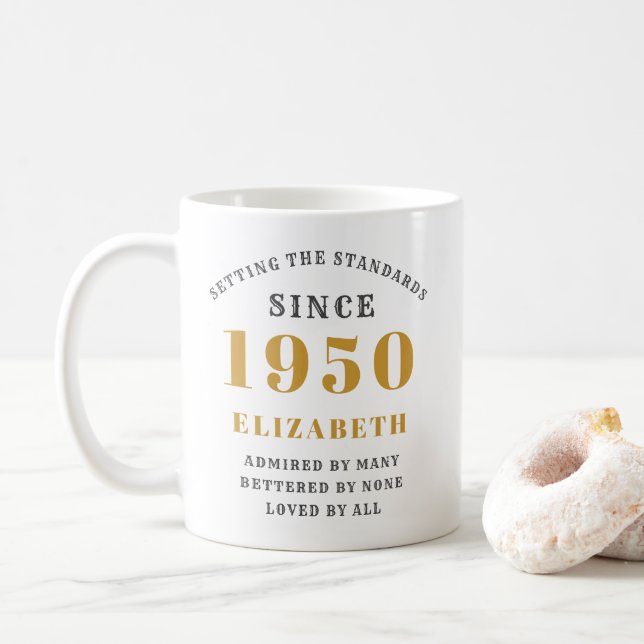 Caneca De Café Aniversário Personalizado 1950 Adicione Seu Nome E (Com Donut)