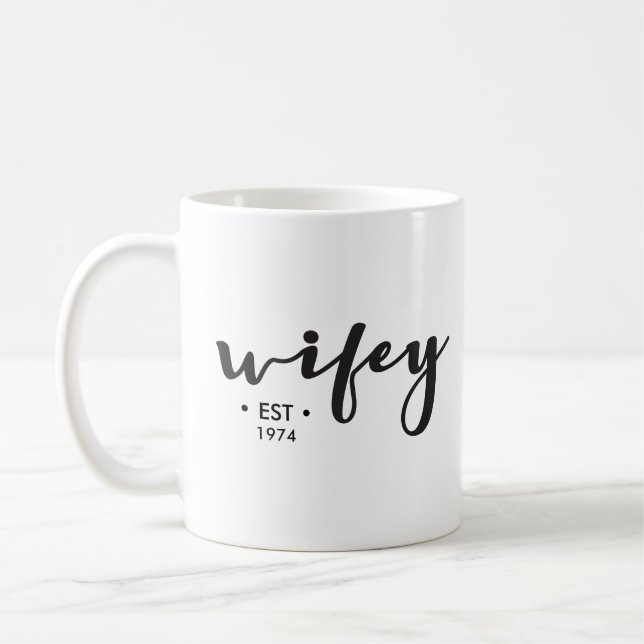 Caneca De Café Ano estabelecido personalizado aqui Wifey personal (Esquerda)