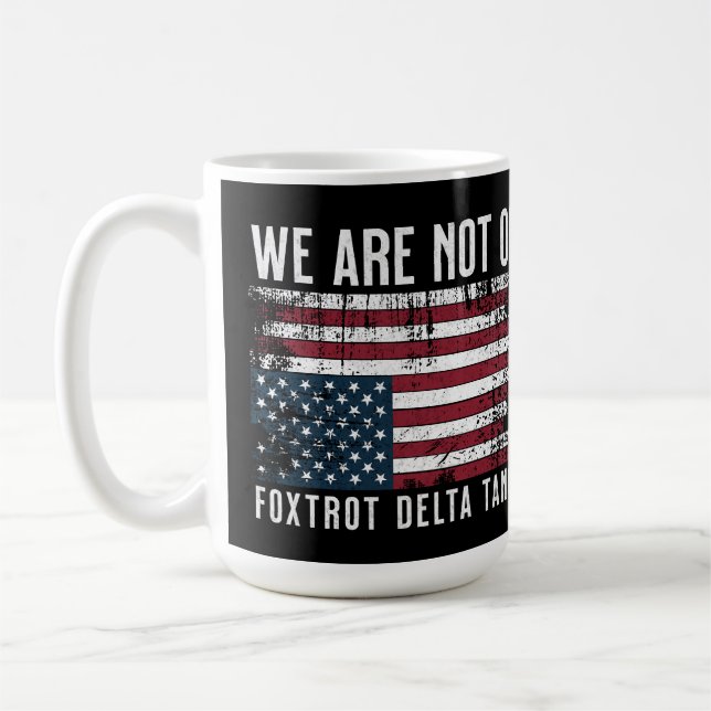 Caneca De Café Anti Trump Flag Design, Não Estamos Bem (Esquerda)
