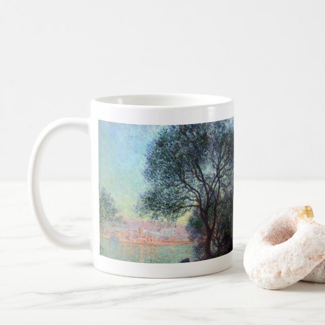 Caneca De Café Antibos pela manhã por Claude Monet (Com Donut)