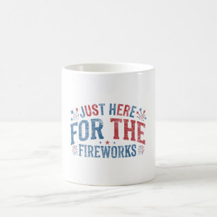 Caneca De Café Apenas Aqui Para os Fogos de Artifício Retro Patri
