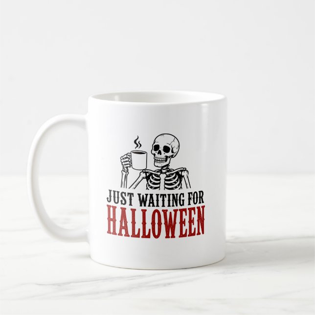 Caneca De Café Apenas Esperando pelo Esqueleto de Halloween (Esquerda)