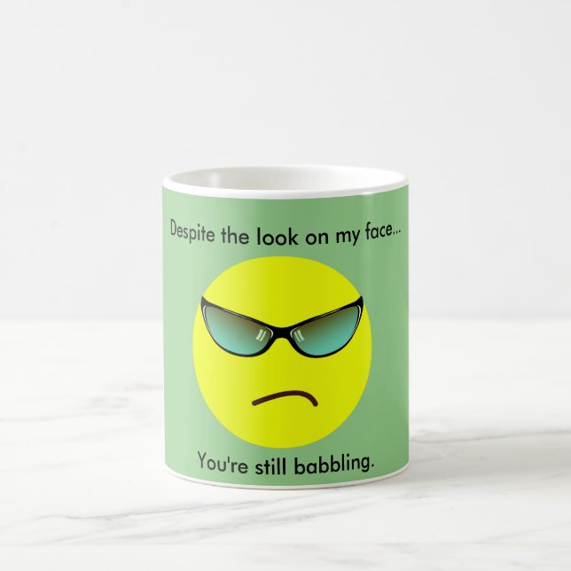 Caneca De Café Apesar do olhar na minha cara... (Centro)