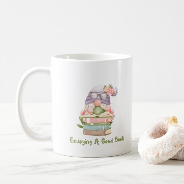 Caneca De Café Apreciando um Bom Livro com um Gnomo em uma  (Com Donut)
