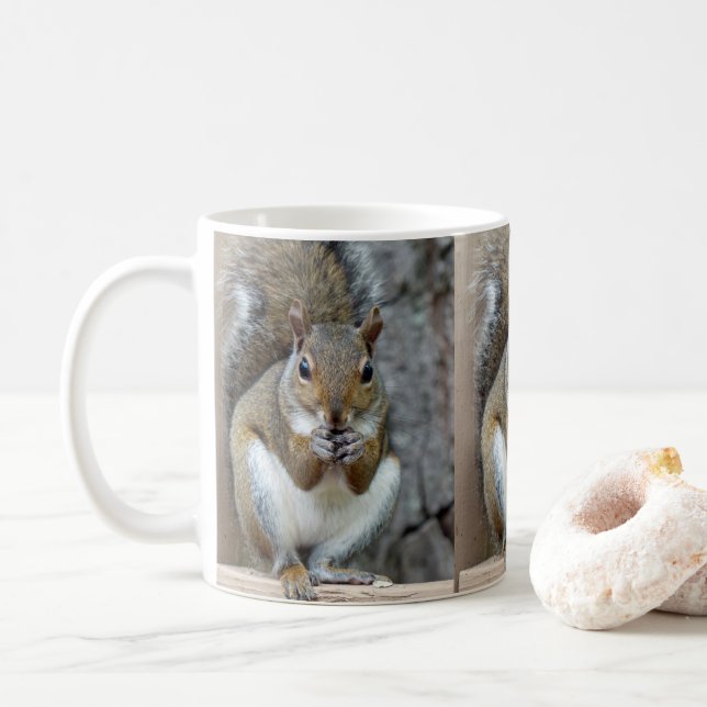 Caneca De Café Aproveitando uma Mug de Tratamento (Com Donut)