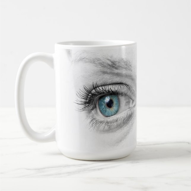 Caneca De Café Aproximação dos olhos humanos (Esquerda)