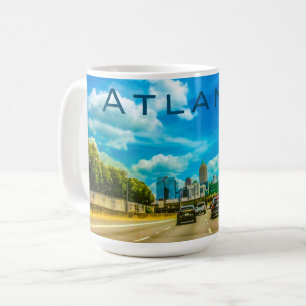 Caneca De Café Aproximando-se de Atlanta