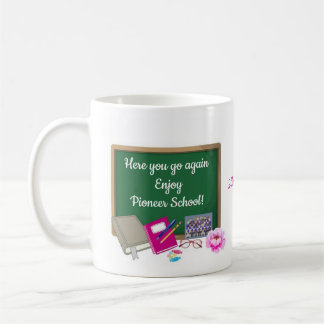 Caneca De Café Aqui Está Você Novamente Aproveite a Escola Pionei