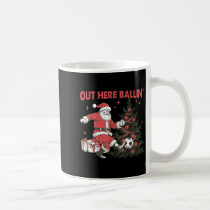 Caneca De Café Aqui fora se divertindo Papai Noel Futebol Árvore