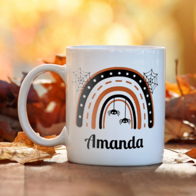 Caneca De Café Aranha Personalizada Arco-íris de Halloween (This personalized Halloween mug makes coffee time even more fun.)