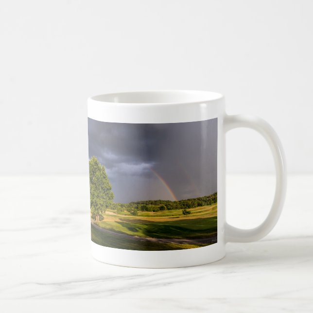 Caneca De Café Arco-Íris Duplo Através Da Chuva De Café (Direita)
