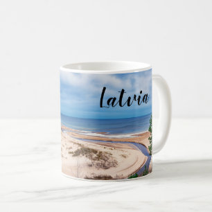 Caneca De Café Areia branca perto do mar Báltico, na Letónia