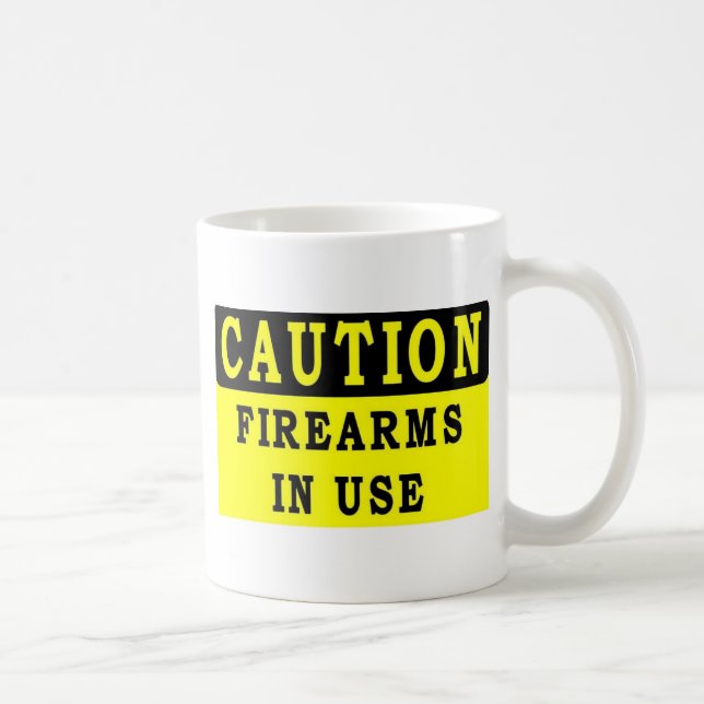 CANECA DE CAFÉ ARMAS DE FOGO EM USO (Direita)