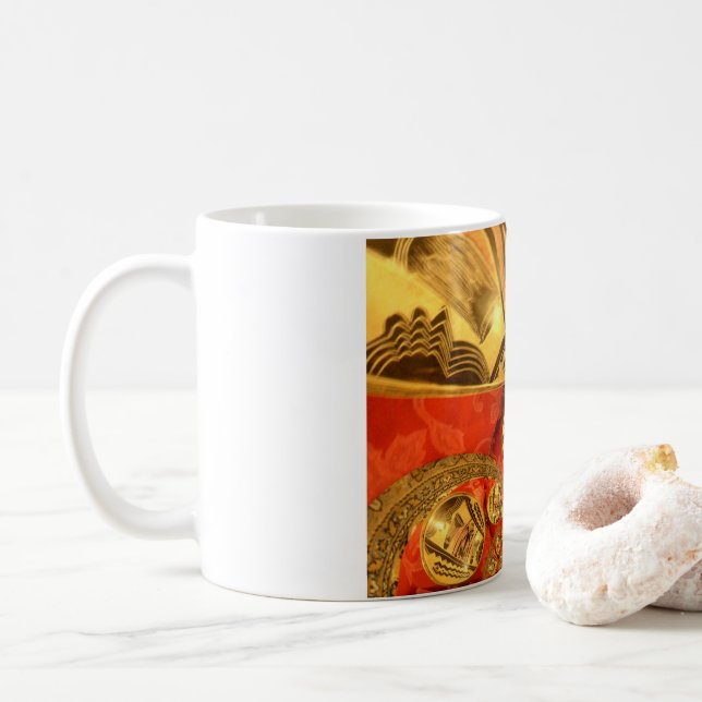 Caneca De Café Arte Cultural Africana: Design Vermelho Ouro Rico (Com Donut)