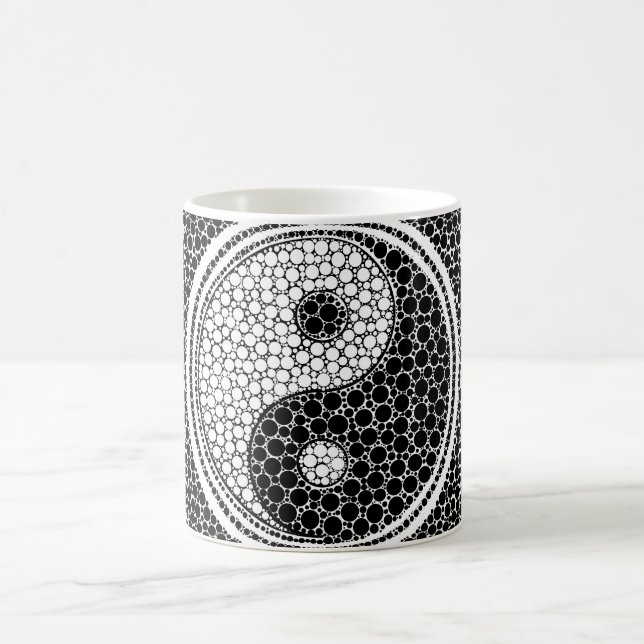 Caneca De Café Arte do ponto de Yin e de Yang preto e branco (Centro)