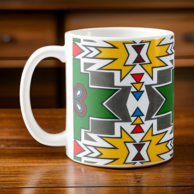 Caneca De Café Arte Tradicional Ndebele Geométrico da Tribo Afric (African Tribe Geometric Ndebele Traditional Art Espresso Cup Wooden Table Closeup)