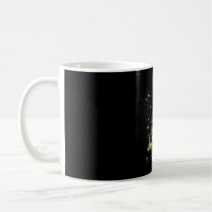 Caneca De Café Árvore De Natal Alemã Abrangida Pela Lâmpada