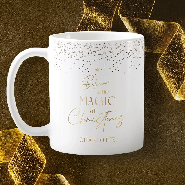 Caneca De Café Árvore de Natal Mínima Dourada e Branca Moderna (Modern white & gold glitter holiday coffee mug design with space for your name)