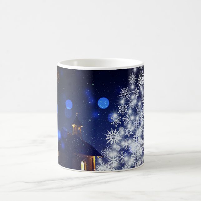 Caneca De Café Árvore de Natal reluzente com fundo azul (Centro)
