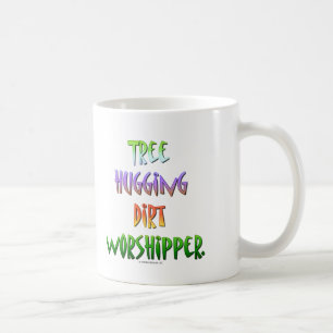 Caneca De Café Árvore que abraça o worshipper. da sujeira