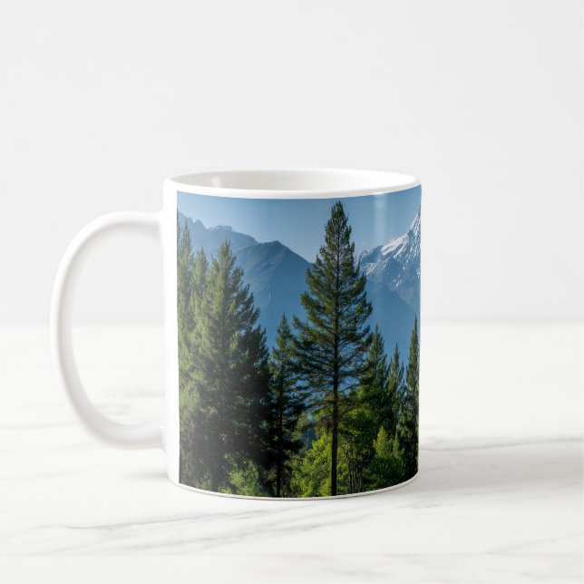 Caneca De Café Árvores Coníferas com Fundo de Montanha (Esquerda)