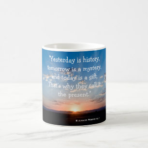 Caneca De Café As citações de Inspriational são hoje um nascer