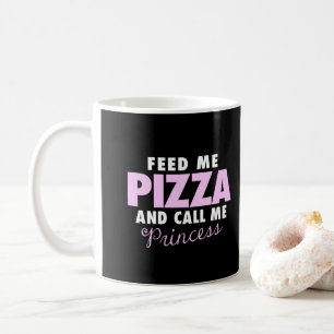 Caneca De Café As meninas engraçadas alimentam-me a pizza e