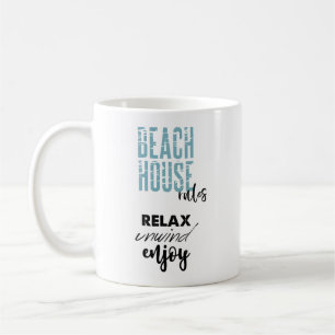 Caneca De Café As regras da casa de praia relaxam desenrolam
