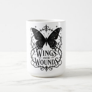 Caneca De Café Asas Sobre Feridas – Design de Borboleta Preta Gót