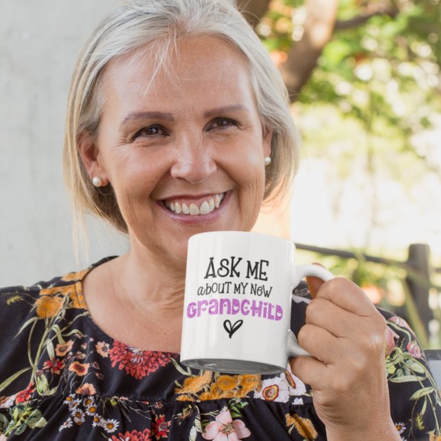 Caneca De Café Ask Me About My New Grandchild Initial Pink (Criador carregado)