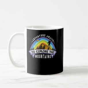 Caneca De Café Aventura Espera Para Explorar As Montanhas