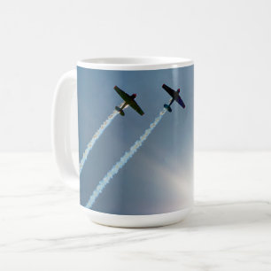 Caneca De Café Aviões voando no céu azul com o sol.