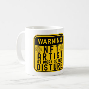 CANECA DE CAFÉ AVISO AO ARTISTA NFT NO TRABALHO NÃO PERTURBAR