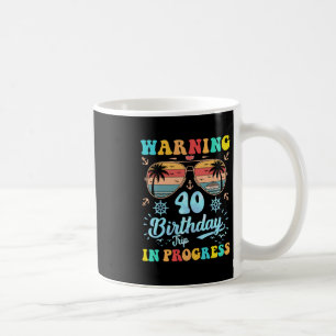 Caneca De Café Aviso Viagem de Aniversário de 40 anos em Andament
