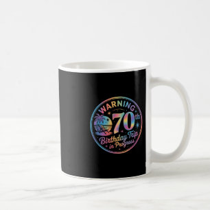 Caneca De Café Aviso Viagem de Aniversário de 70 anos em Andament