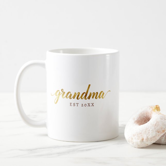 Caneca De Café Avó Mug | Anúncio Personalizado de Bebê “EST” (Com Donut)