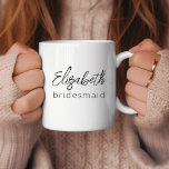 Caneca De Café Bachelorette de Script Minimalista Moderna Bridesm<br><div class="desc">Aprecie suas damas de honra com nosso "Roteiro Moderno Minimalista" Bachelorette Coffee Cup Gift, um símbolo chic e prático de apreciação. Esta xícara de café mistura sem falhas a estética contemporânea com charme minimalista, fazer-a como a defesa perfeita para o seu partido noivo. Feito com cuidado, mostra a palavra "Bridesmaid"...</div>
