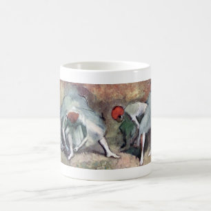 Caneca De Café Bailarinas Amarrando os Seus Sapatos, Edgar Degas