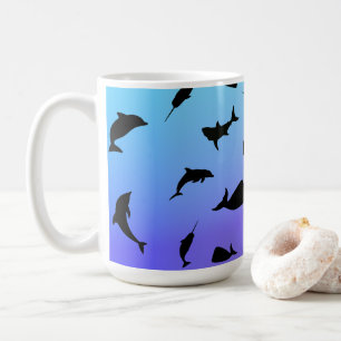 Caneca De Café baleia de tubarão-sombra no oceano degradado